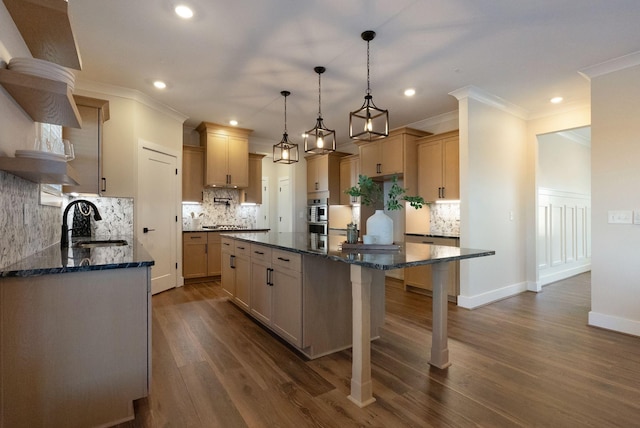 kitchen featuring dark wood-type flooring, a breakfast bar, a sink, a center island, and open shelves