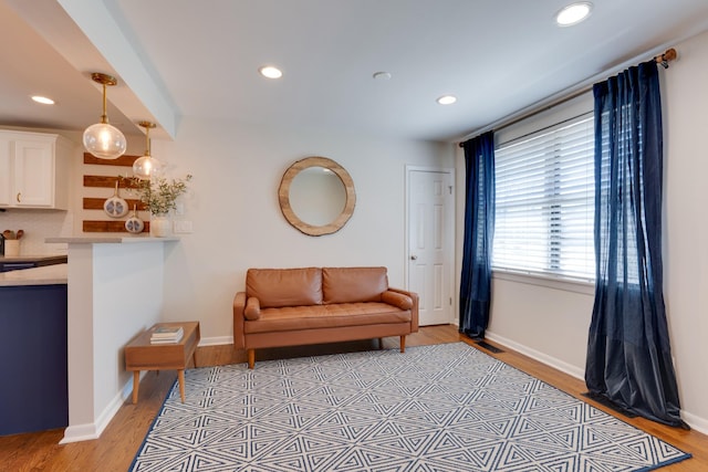 sitting room featuring light wood finished floors and recessed lighting