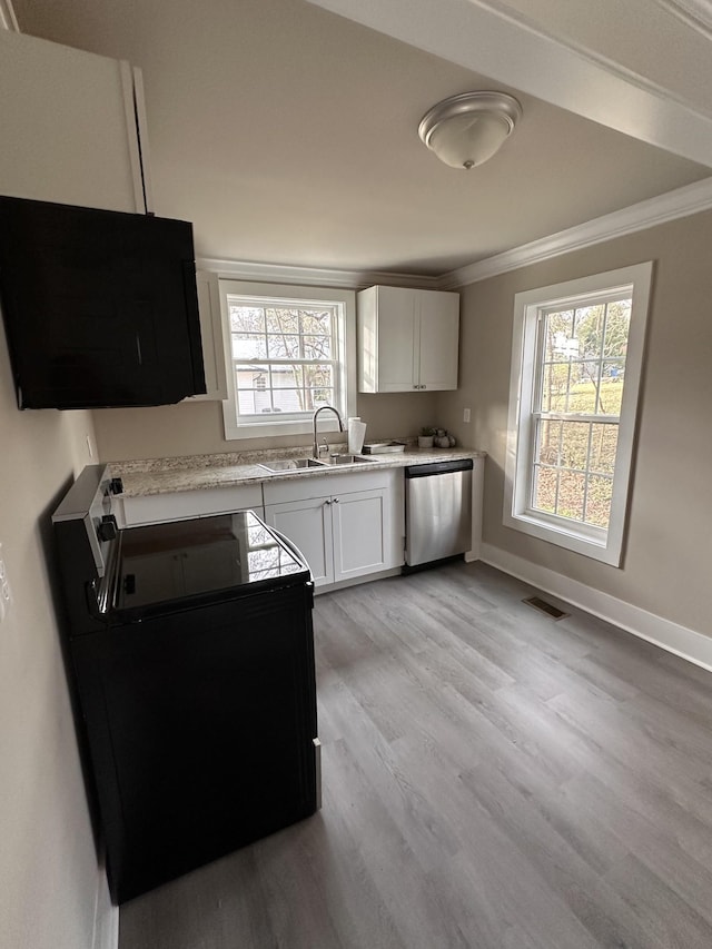 kitchen with visible vents, a sink, light wood-style floors, crown molding, and dishwasher