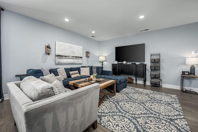 living area featuring recessed lighting, visible vents, baseboards, and wood finished floors