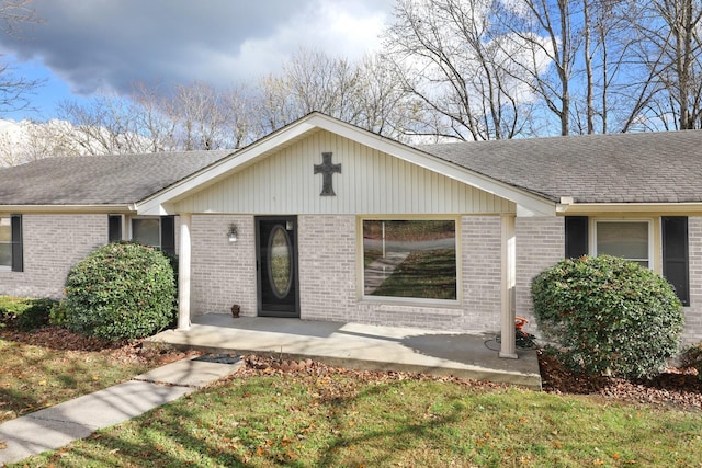 157 Hillcrest Cir, Gordonsville, TN 38563 - ranch-style house featuring brick siding and a shingled roof