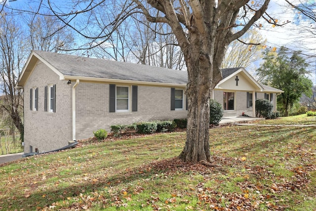157 Hillcrest Cir, Gordonsville, TN 38563 - single story home featuring brick siding and a front yard