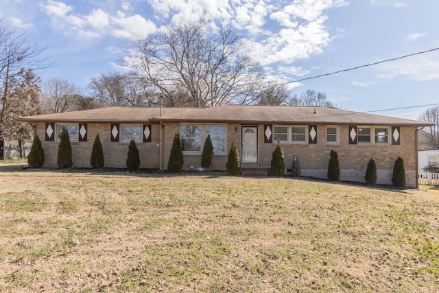 ranch-style house featuring a front lawn and brick siding