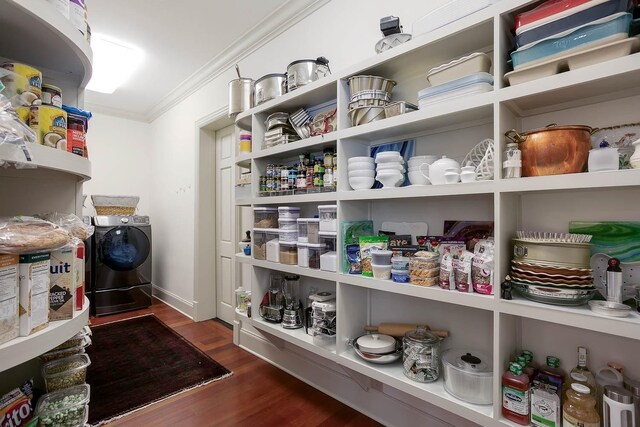 pantry with washer / clothes dryer