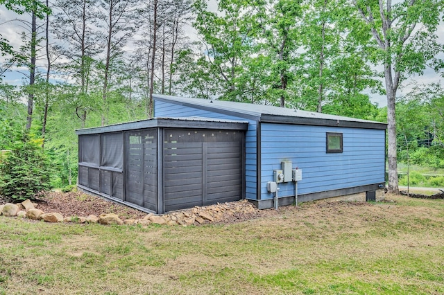 view of outdoor structure with an outbuilding