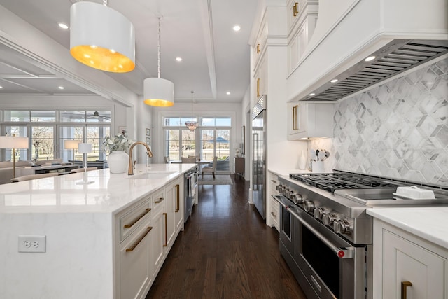 kitchen with premium range hood, dark wood-type flooring, a sink, high quality appliances, and open floor plan