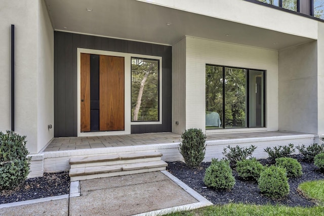 doorway to property with covered porch