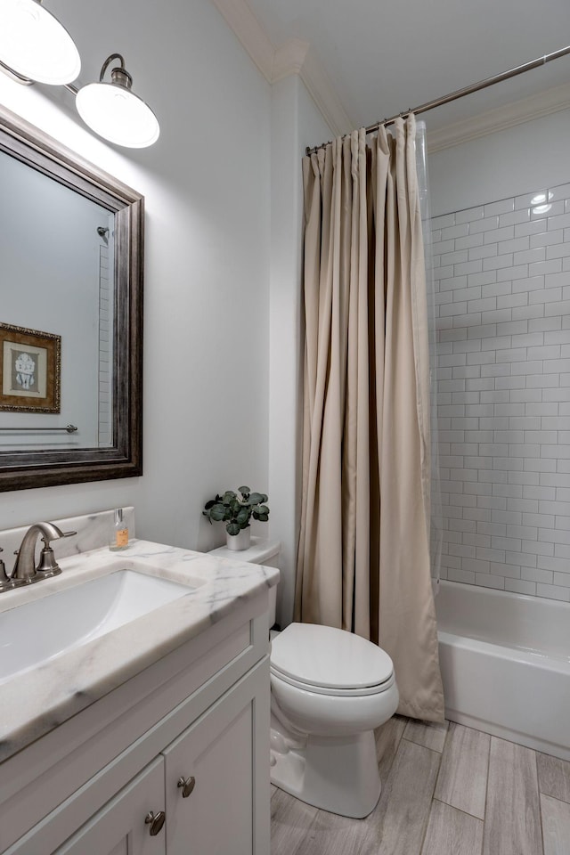 bathroom with crown molding, wood tiled floor, toilet, shower / tub combo with curtain, and vanity