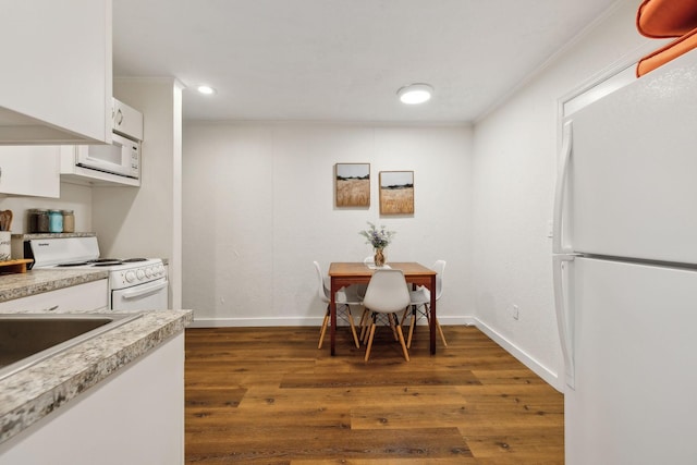 120 Wilkerson Ln, Portland, TN 37148 - kitchen featuring light countertops, white cabinets, wood finished floors, white appliances, and baseboards