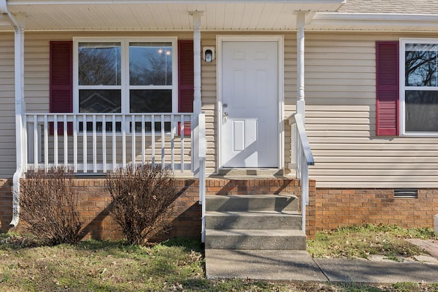 property entrance with a shingled roof, crawl space, and covered porch