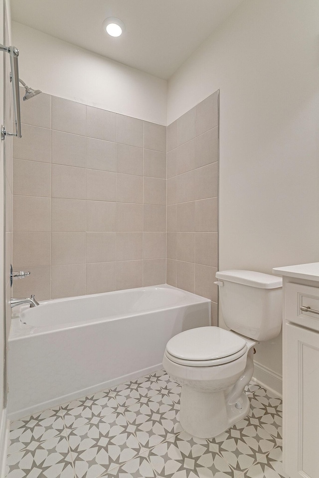 bathroom featuring shower / bath combination, baseboards, toilet, vanity, and recessed lighting