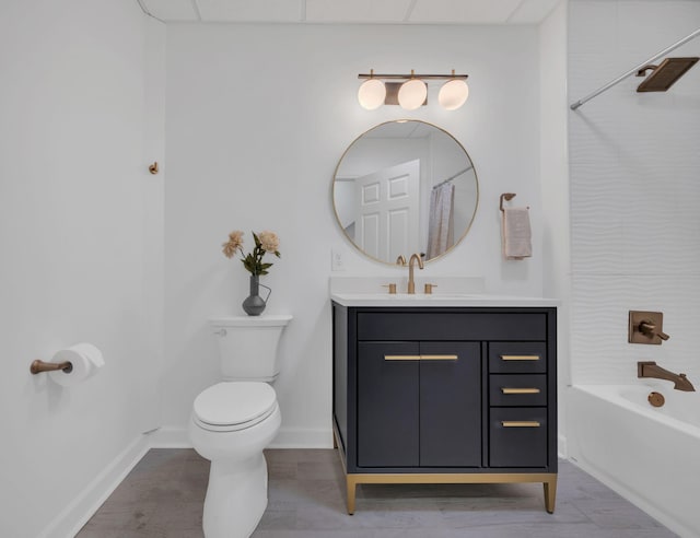 full bath featuring shower / tub combo with curtain, toilet, vanity, wood finished floors, and baseboards