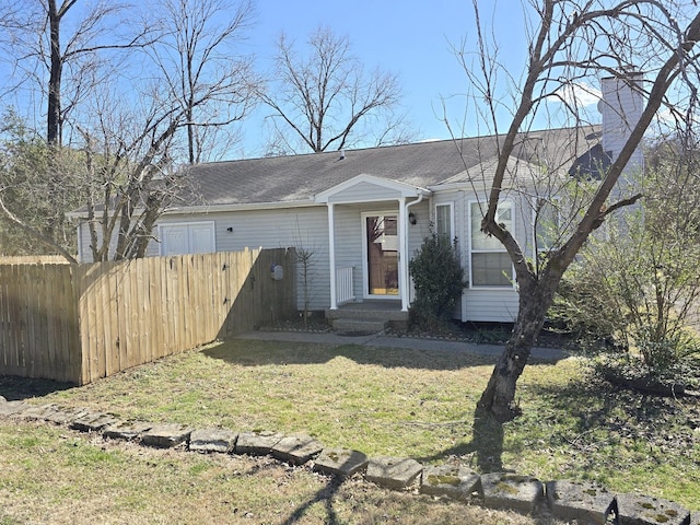 view of front of house with a front lawn and fence