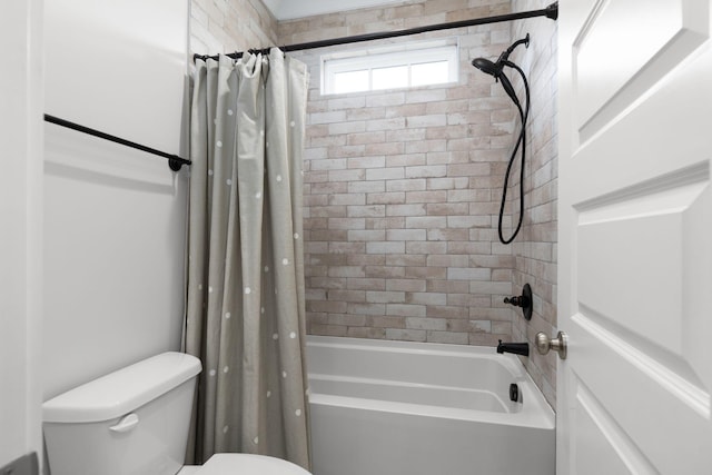 full bath with toilet and shower / bathtub combination with curtain