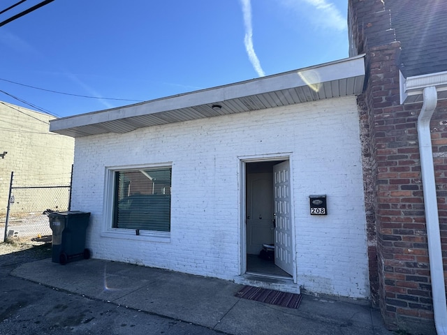 entrance to property with fence