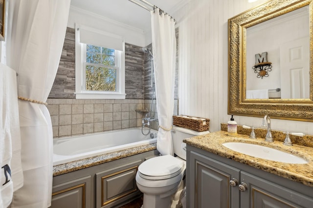 full bath featuring toilet, shower / bathtub combination with curtain, crown molding, and vanity