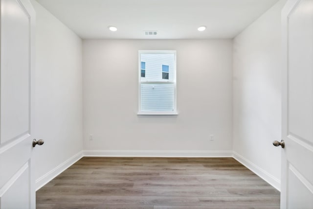 spare room with visible vents, recessed lighting, light wood-style flooring, and baseboards