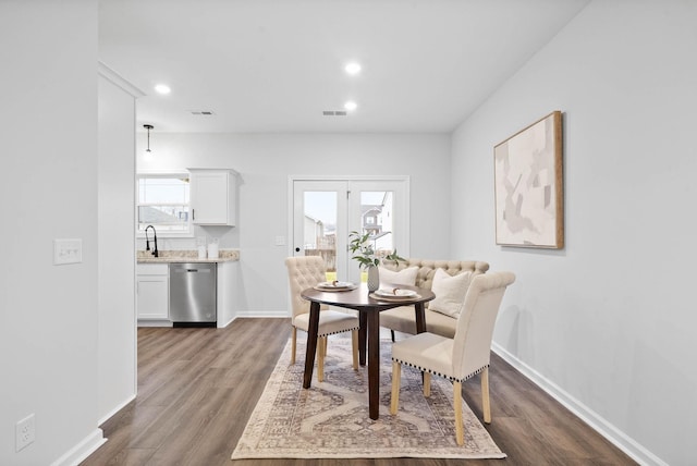 dining area with recessed lighting, dark wood-style flooring, visible vents, and baseboards