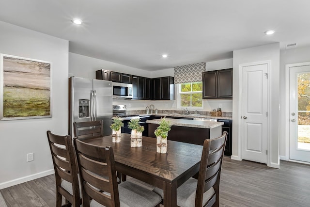 dining space featuring recessed lighting, dark wood-style flooring, visible vents, and baseboards