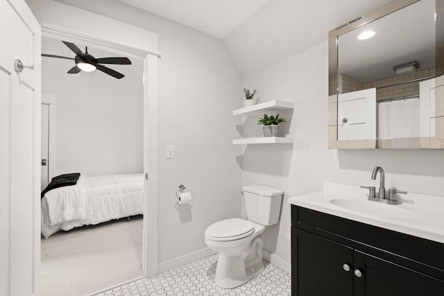 ensuite bathroom with baseboards, toilet, ceiling fan, curtained shower, and vanity