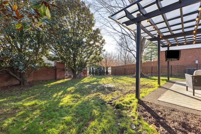 view of yard featuring a patio area, a fenced backyard, and a pergola