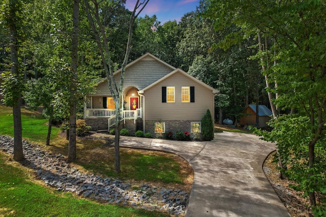 view of front of property featuring driveway and a porch