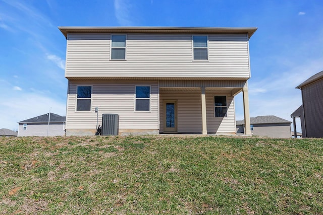 back of house featuring a lawn