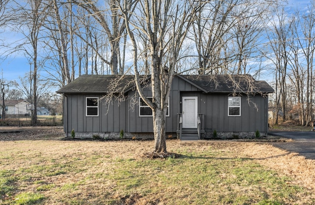 view of front of house featuring board and batten siding and a front yard