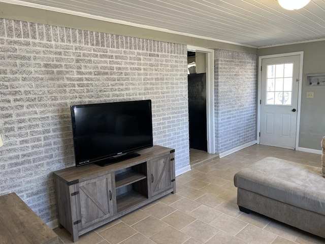 living area with crown molding and baseboards