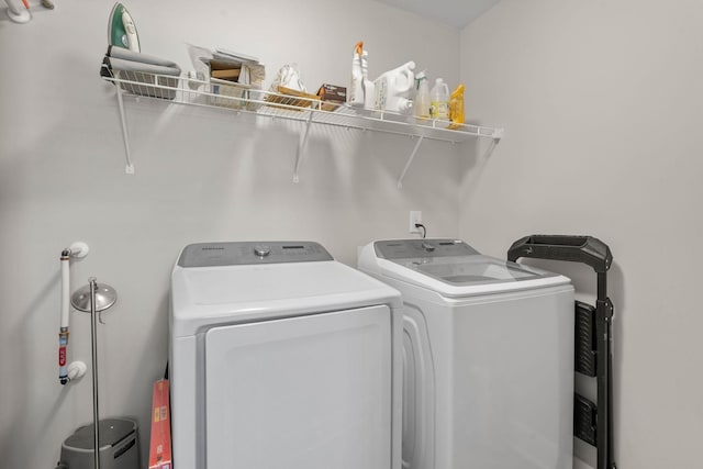 laundry room featuring laundry area and washing machine and clothes dryer