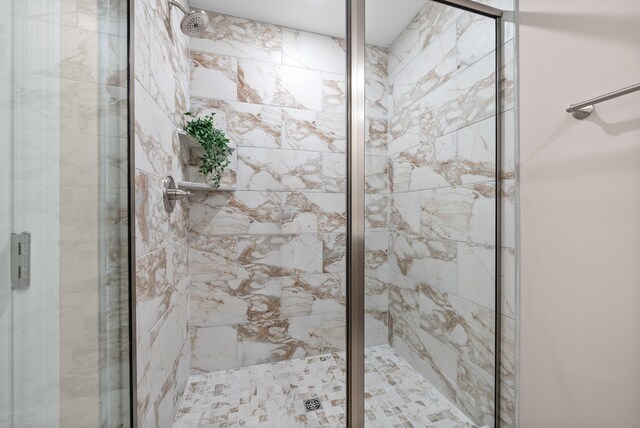 148 Cardinal Crk, Clarksville, TN 37040 - bathroom with a stall shower