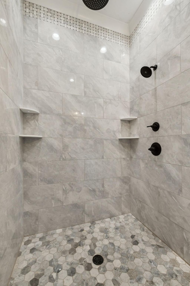 interior details with a tile shower