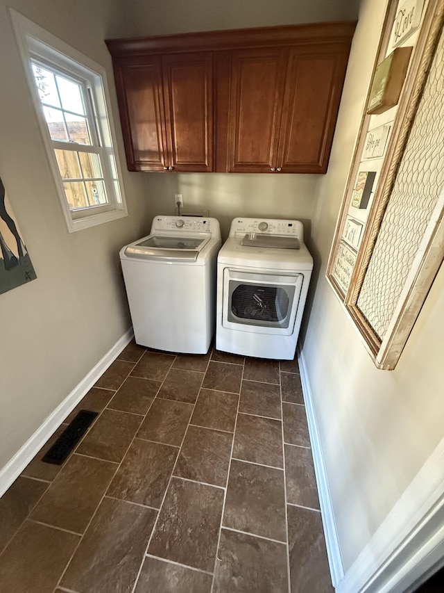 laundry room featuring cabinet space, visible vents, washing machine and dryer, and baseboards