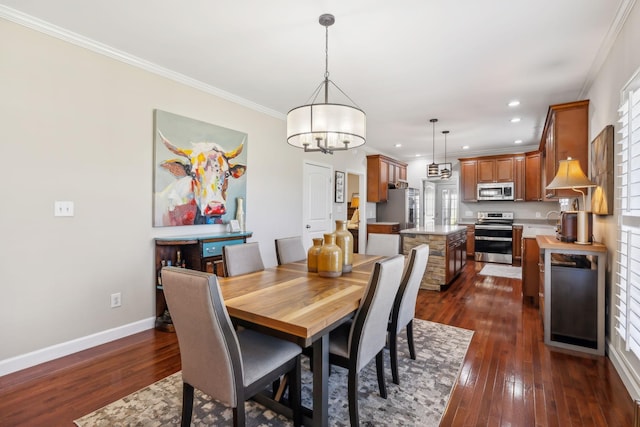 dining area featuring crown molding, recessed lighting, dark wood-style floors, and baseboards