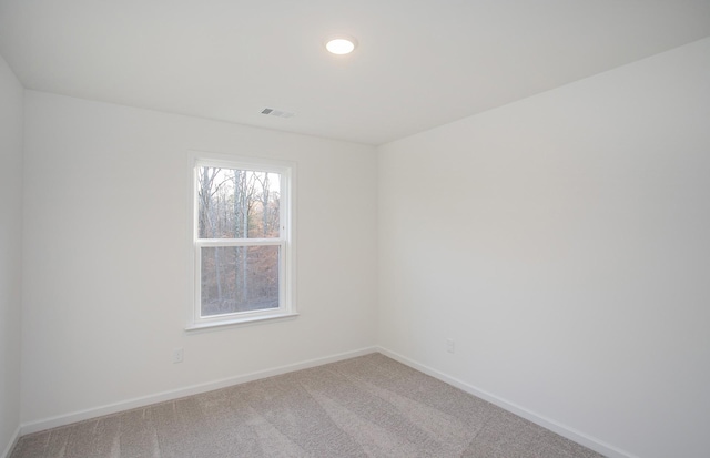 unfurnished room featuring light carpet, recessed lighting, visible vents, and baseboards