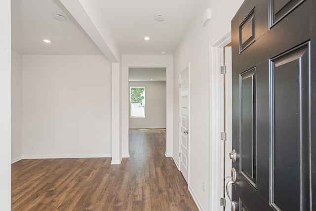 foyer featuring recessed lighting, dark wood finished floors, and baseboards