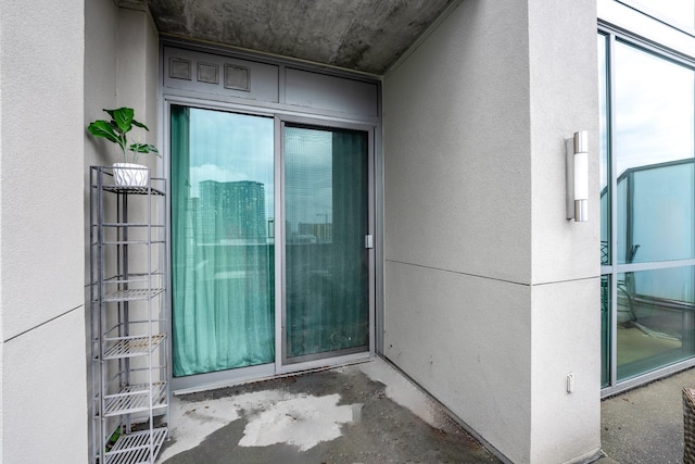 view of exterior entry featuring stucco siding