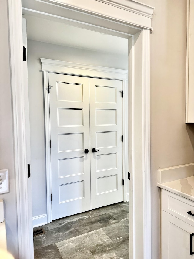 room details featuring visible vents and baseboards