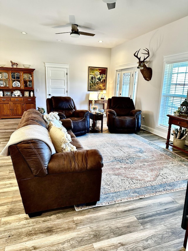 living area featuring a ceiling fan, recessed lighting, baseboards, and wood finished floors