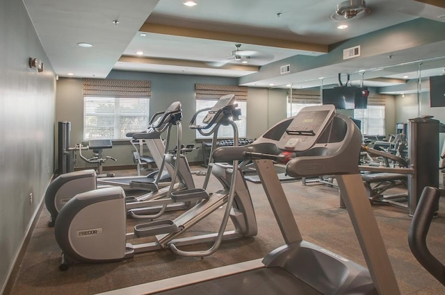 exercise room featuring recessed lighting, visible vents, ceiling fan, and baseboards