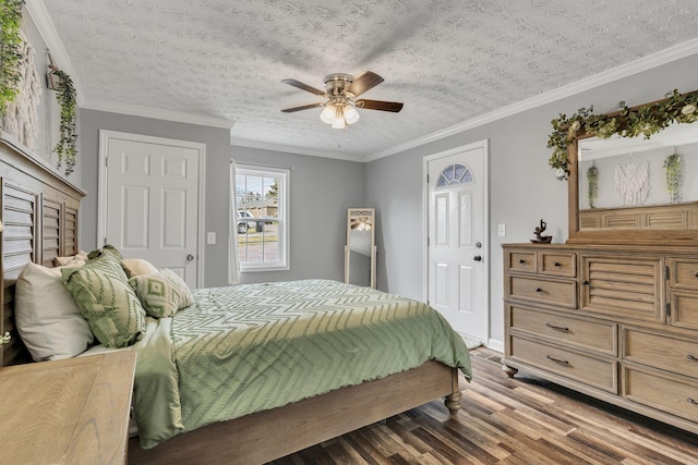 bedroom featuring light wood finished floors, ceiling fan, ornamental molding, and a textured ceiling