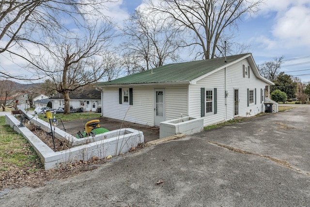 view of front of home featuring metal roof