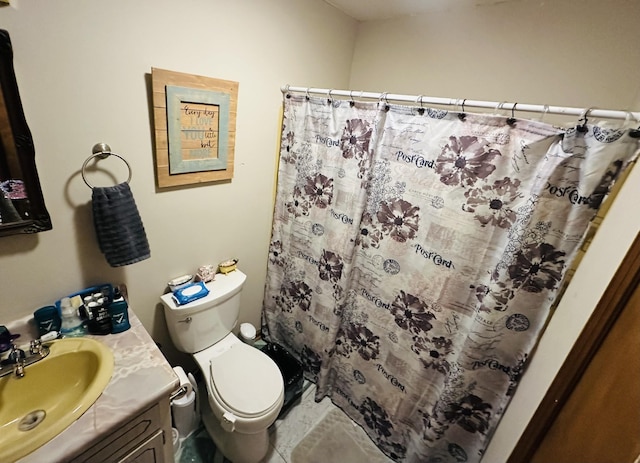 full bath featuring toilet, a shower with shower curtain, and vanity