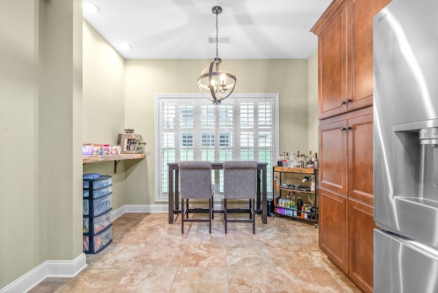 dining area featuring visible vents, a notable chandelier, and baseboards