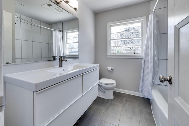 full bathroom featuring baseboards, toilet, vanity, shower / bath combination with curtain, and wood finish floors