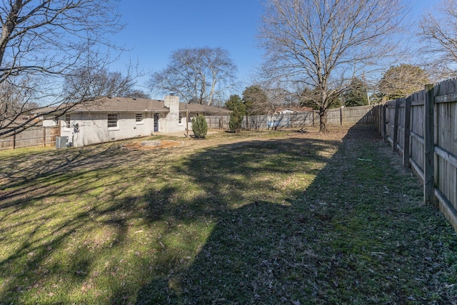 view of yard featuring a fenced backyard