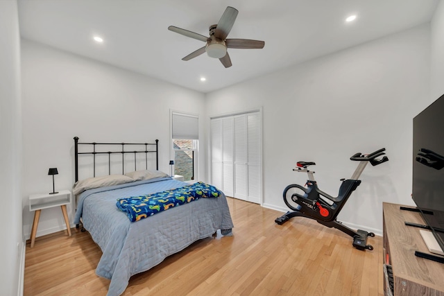 bedroom with ceiling fan, recessed lighting, wood finished floors, and baseboards