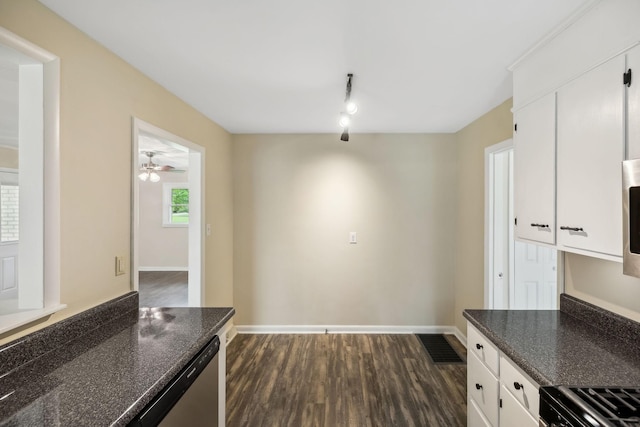 kitchen with dark wood-style flooring, visible vents, baseboards, white cabinets, and range