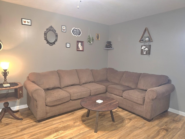 living area featuring light wood-style flooring and baseboards