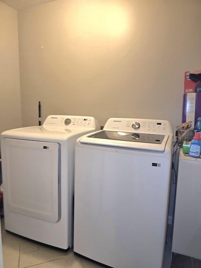 laundry room with laundry area, light tile patterned flooring, and independent washer and dryer